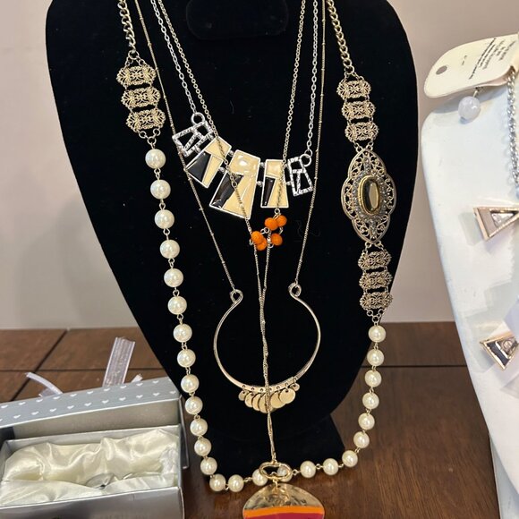 70-Piece Costume Jewelry Lot Charms Necklaces, Earrings Brooches Barrettes - Picture 6 of 16